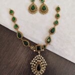 AD GREEN STONE Necklace